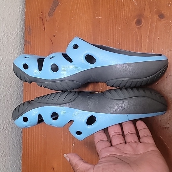 KEEN YOGUI CLOG SLIP ON BLUE AND BLACK MEN'S SANDAL SIZE 11 - Picture 5 of 8